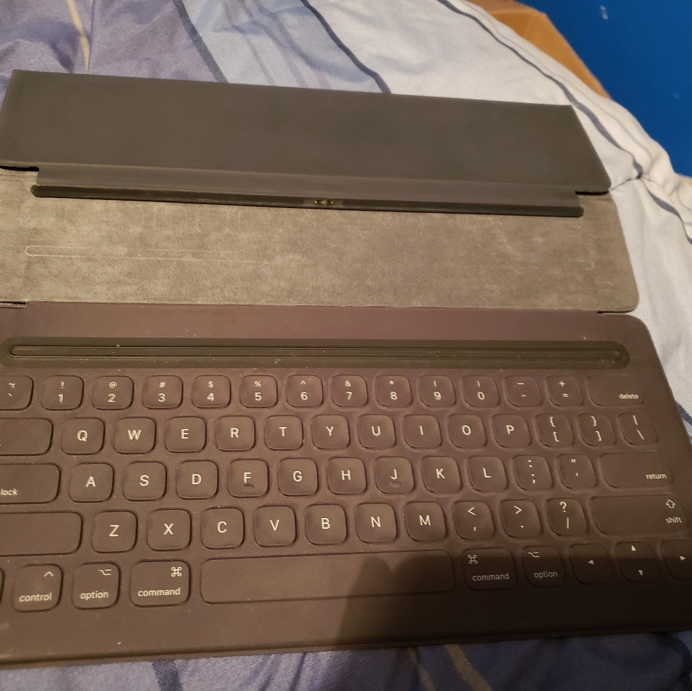 Apple smark keyboard 12.9 inch pro